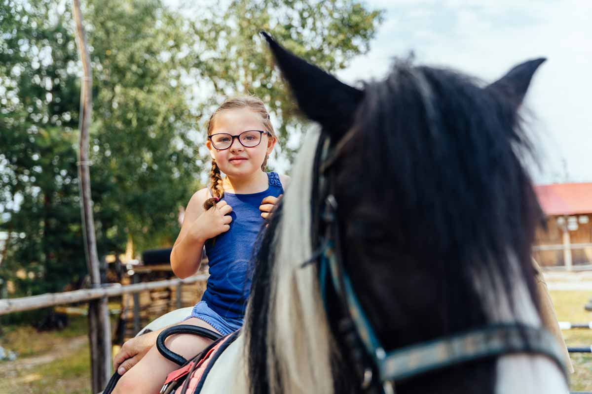 tiergestuetzte-therapie-pferd_1200
